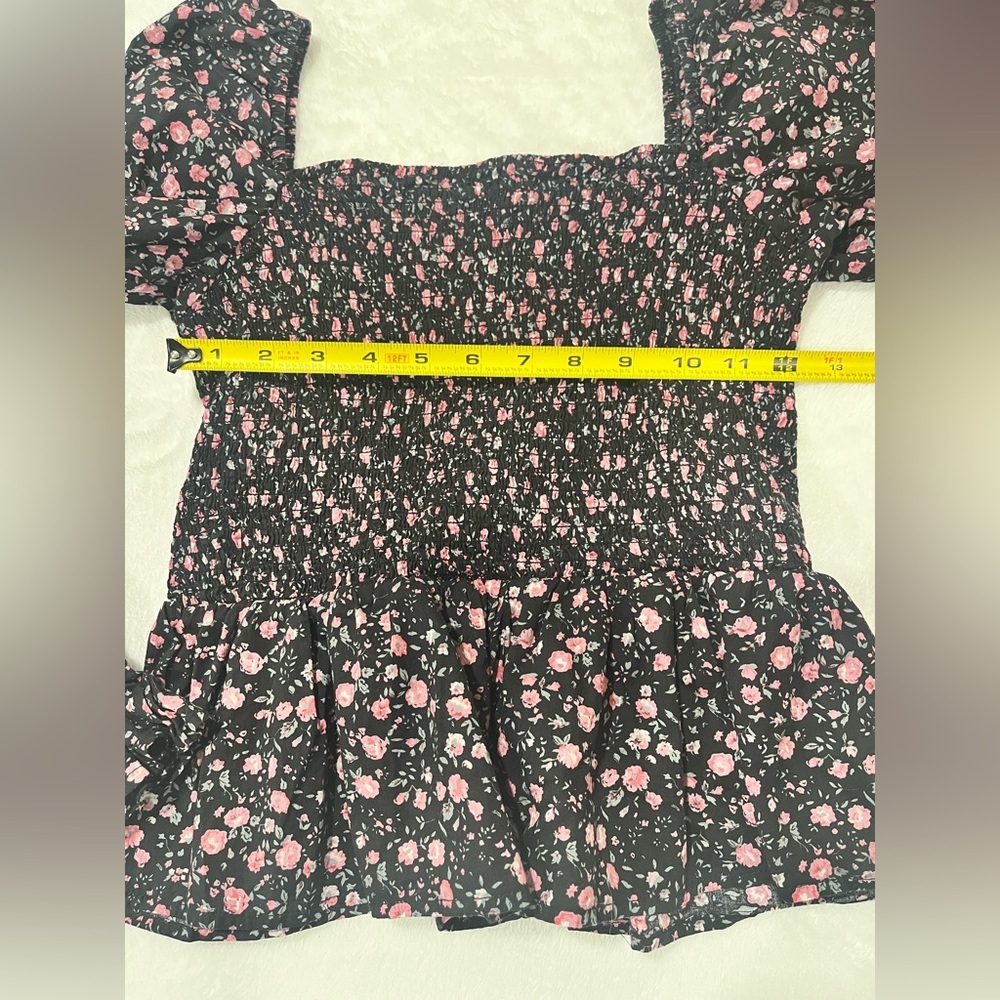 Small Dizzy Lizzy Long Balloon Sleeve Smocked Top. Size small - Picture 5 of 9